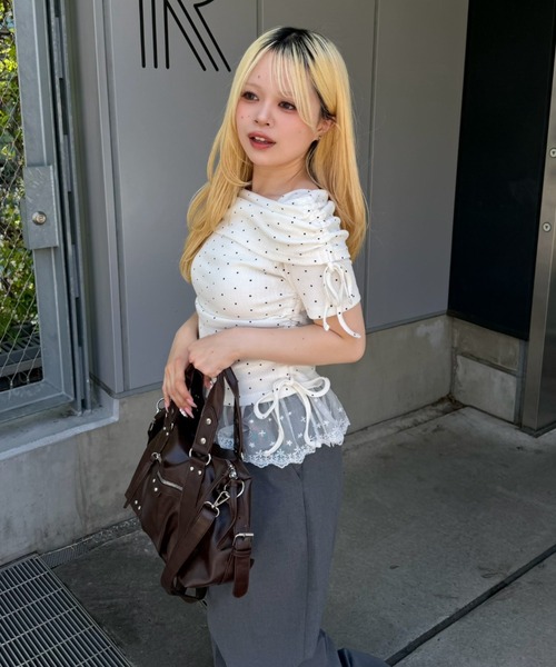 continuer de NICE CLAUP(コンティニューデナイスクラップ)の「オフショル裾レーステレコ(Tシャツ/カットソー・レディース・ピンク/イエロー/ブラック/オフホワイト・FREE)」の8枚目の写真
