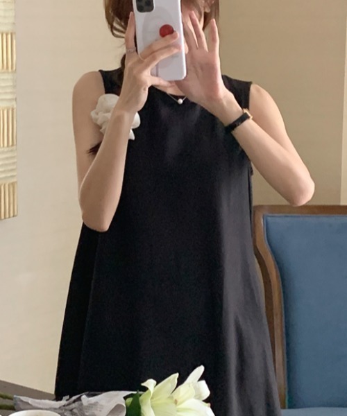 AMAJI(アマジ)の「リネン ノースリーブ ロング丈 ワンピース(ワンピース・レディース・ベージュ/ブラック・FREE)」の2枚目の写真