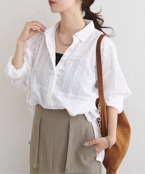 LARUTA(ラルータ)の「【LARUTA】パネル刺繍シャツ(シャツ/ブラウス・レディース・アイボリー/ブラウン/ブラック・FREE)」の4枚目の写真