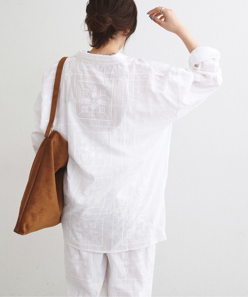 LARUTA(ラルータ)の「【LARUTA】パネル刺繍シャツ(シャツ/ブラウス・レディース・アイボリー/ブラウン/ブラック・FREE)」の10枚目の写真