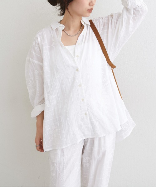 LARUTA(ラルータ)の「【LARUTA】パネル刺繍シャツ(シャツ/ブラウス・レディース・アイボリー/ブラウン/ブラック・FREE)」の7枚目の写真