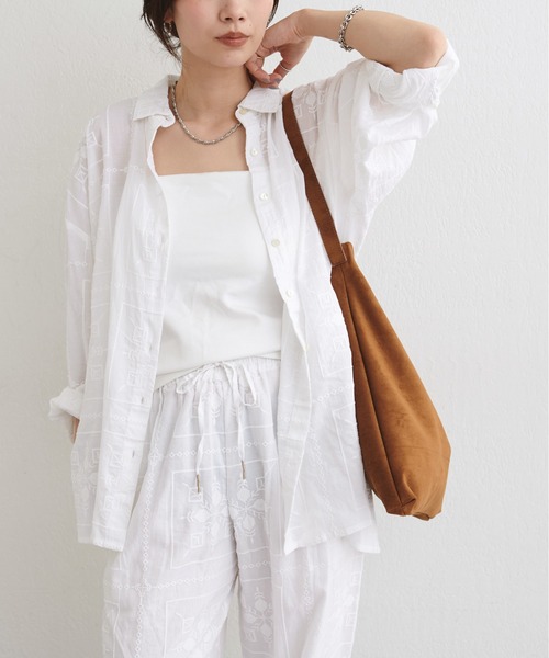 LARUTA(ラルータ)の「【LARUTA】パネル刺繍シャツ(シャツ/ブラウス・レディース・アイボリー/ブラウン/ブラック・FREE)」の9枚目の写真