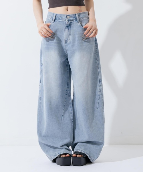 ANAP(アナップ)の「バレルレッグ デニムパンツ(デニムパンツ・レディース・ライトブルー/ライトグレー・S/M)」の2枚目の写真