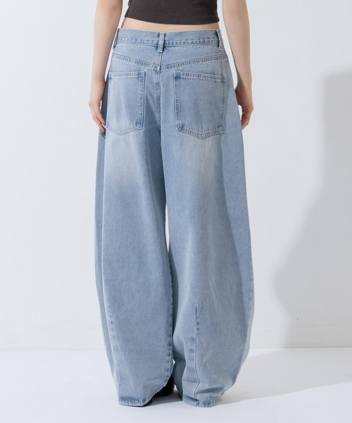 ANAP(アナップ)の「バレルレッグ デニムパンツ(デニムパンツ・レディース・ライトブルー/ライトグレー・S/M)」の21枚目の写真