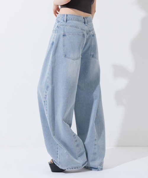 ANAP(アナップ)の「バレルレッグ デニムパンツ(デニムパンツ・レディース・ライトブルー/ライトグレー・S/M)」の19枚目の写真