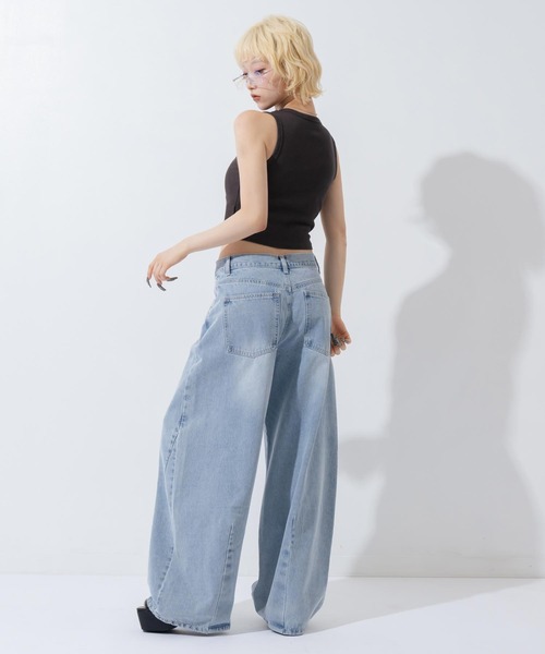 ANAP(アナップ)の「バレルレッグ デニムパンツ(デニムパンツ・レディース・ライトブルー/ライトグレー・S/M)」の13枚目の写真