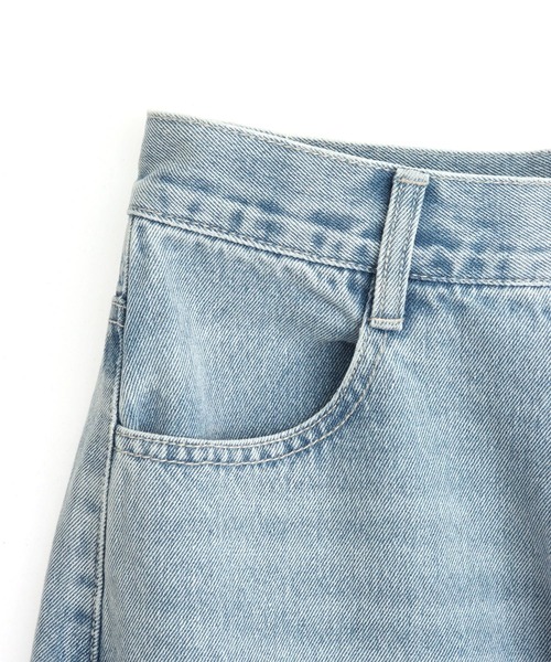ANAP(アナップ)の「バレルレッグ デニムパンツ(デニムパンツ・レディース・ライトブルー/ライトグレー・S/M)」の16枚目の写真
