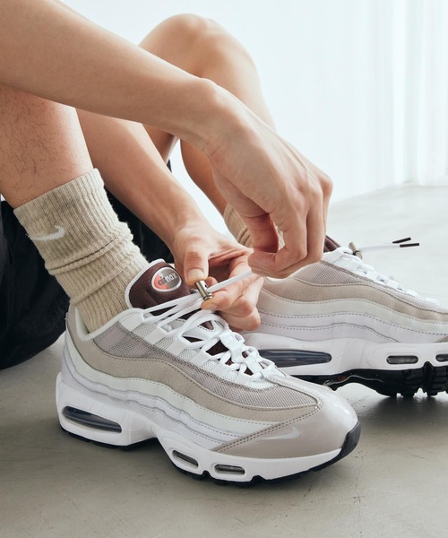 NIKE(ナイキ)の「ナイキ エア マックス 95 ビッグ バブル SE メンズシューズ / Nike Air Max 95 Big Bubble SE Men's Shoes IW1241-100 White(スニーカー・メンズ・ホワイト・26.5/26/30/29.5/29/28.5/25.5/25/24.5/28/27.5/27)」の3枚目の写真
