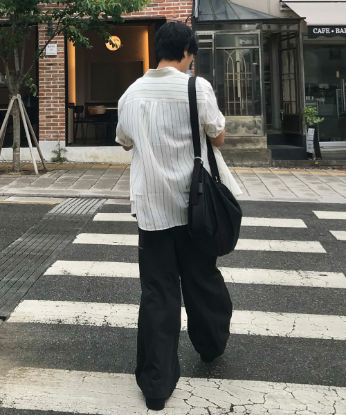 MINDBRIDGE（マインドブリッジ）の「[COUTURE]RN混合ストライプオーバーサイズ半袖シャツ - 2カラー（シャツ/ブラウス・メンズ・ライトブルー/クリーム・100/110/95/105）」の7枚目の写真