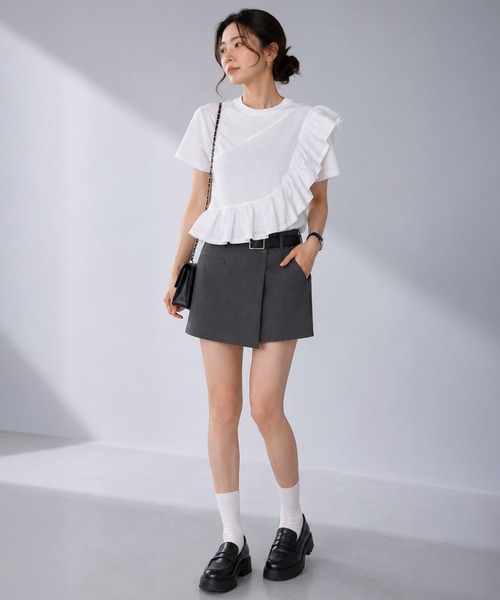 by LEGNA（バイレグナ）の「アシンメトリーフリル異素材ドッキングトップス（シャツ/ブラウス・レディース・ホワイト・SMALL/MEDIUM/X-LARGE/LARGE）」の6枚目の写真