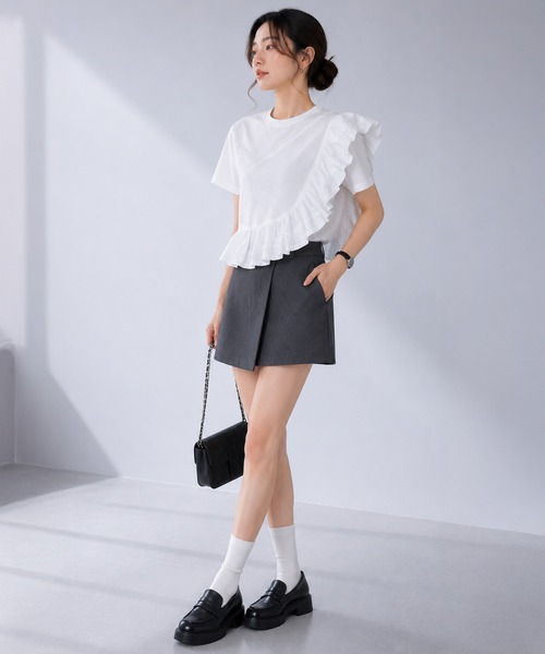 by LEGNA（バイレグナ）の「アシンメトリーフリル異素材ドッキングトップス（シャツ/ブラウス・レディース・ホワイト・SMALL/MEDIUM/X-LARGE/LARGE）」の8枚目の写真