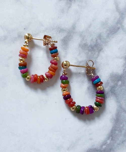 yu-ka(ユーカ)の「YU-KA:カラフルビーズ&ゴールドリングピアス Colorful Bead & Gold Ring Earrings(ピアス(両耳用)・レディース・マルチ・FREE)」の2枚目の写真