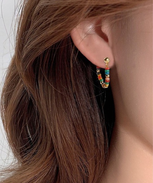 yu-ka(ユーカ)の「YU-KA:カラフルビーズ&ゴールドリングピアス Colorful Bead & Gold Ring Earrings(ピアス(両耳用)・レディース・マルチ・FREE)」の3枚目の写真