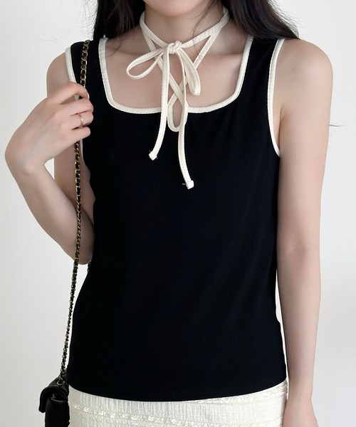 DAY CLOSET（デイ クローゼット）の「【アレンジし放題なマルチウェイネックストラップ/カップ付き】パイピング 配色 リブ タンクトップ レディース（タンクトップ・レディース・ホワイト×ブルー/ホワイト×ブラック/ブラック×ホワイト・FREE）」の3枚目の写真