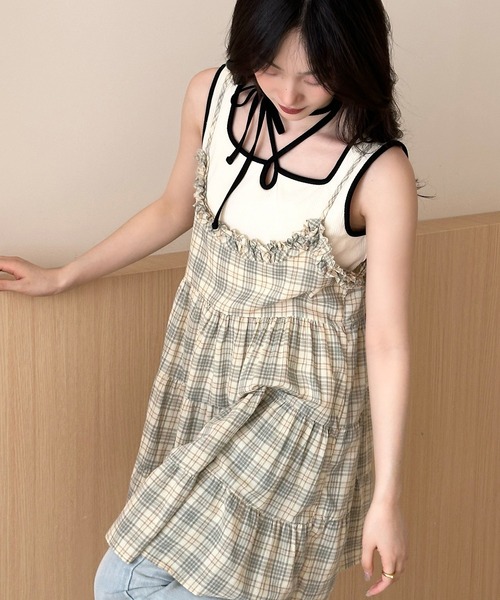 DAY CLOSET（デイ クローゼット）の「【アレンジし放題なマルチウェイネックストラップ/カップ付き】パイピング 配色 リブ タンクトップ レディース（タンクトップ・レディース・ホワイト×ブルー/ホワイト×ブラック/ブラック×ホワイト・FREE）」の18枚目の写真
