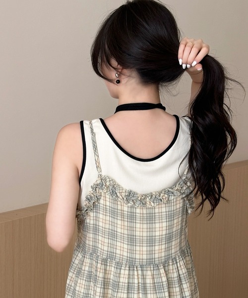 DAY CLOSET（デイ クローゼット）の「【アレンジし放題なマルチウェイネックストラップ/カップ付き】パイピング 配色 リブ タンクトップ レディース（タンクトップ・レディース・ホワイト×ブルー/ホワイト×ブラック/ブラック×ホワイト・FREE）」の19枚目の写真