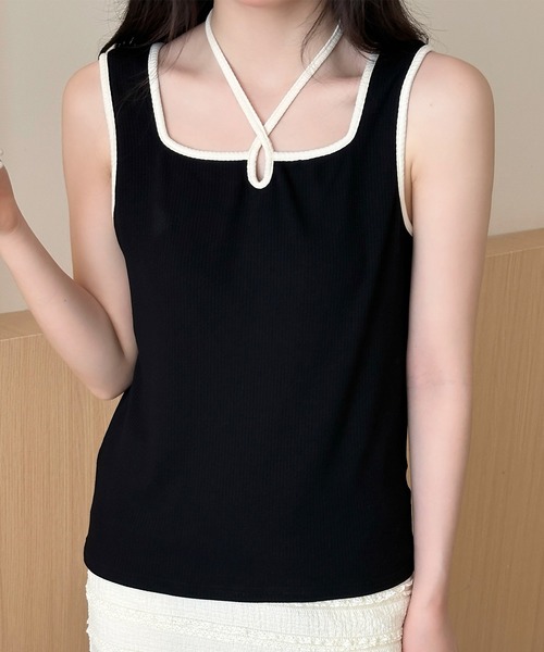 DAY CLOSET（デイ クローゼット）の「【アレンジし放題なマルチウェイネックストラップ/カップ付き】パイピング 配色 リブ タンクトップ レディース（タンクトップ・レディース・ホワイト×ブルー/ホワイト×ブラック/ブラック×ホワイト・FREE）」の21枚目の写真