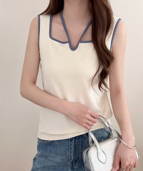 DAY CLOSET（デイ クローゼット）の「【アレンジし放題なマルチウェイネックストラップ/カップ付き】パイピング 配色 リブ タンクトップ レディース（タンクトップ・レディース・ホワイト×ブルー/ホワイト×ブラック/ブラック×ホワイト・FREE）」の6枚目の写真