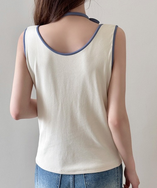 DAY CLOSET（デイ クローゼット）の「【アレンジし放題なマルチウェイネックストラップ/カップ付き】パイピング 配色 リブ タンクトップ レディース（タンクトップ・レディース・ホワイト×ブルー/ホワイト×ブラック/ブラック×ホワイト・FREE）」の8枚目の写真