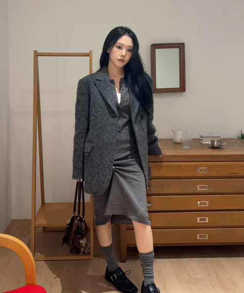 Majournee(マジョネ)の「HAIRY ALPACA DOUBLE HALF COAT_CHARCOAL(チェスターコート・レディース・チャコール・SMALL/MEDIUM)」の3枚目の写真