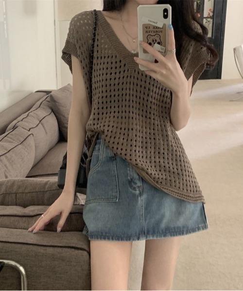 Beststore(ベストストア)の「透け感ニットトップス Vネック フレンチスリーブ 5色(ニット/セーター・レディース・ブラウン/アイボリー/ホワイト/グレー/ブラック・FREE)」の16枚目の写真