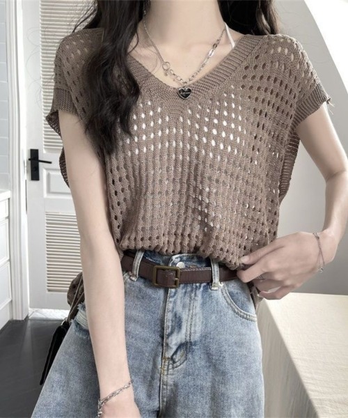 Beststore(ベストストア)の「透け感ニットトップス Vネック フレンチスリーブ 5色(ニット/セーター・レディース・ブラウン/アイボリー/ホワイト/グレー/ブラック・FREE)」の19枚目の写真