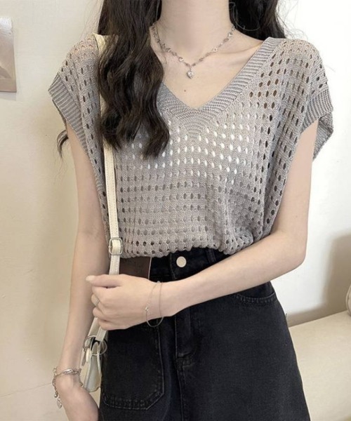 Beststore(ベストストア)の「透け感ニットトップス Vネック フレンチスリーブ 5色(ニット/セーター・レディース・ブラウン/アイボリー/ホワイト/グレー/ブラック・FREE)」の11枚目の写真
