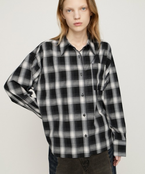 SLY(スライ)の「LOOSE CHECK SH ルーズチェックシャツ 夏服 秋服 冬服(シャツ/ブラウス・レディース・ブラック系その他2/ネイビー系/オレンジ系その他/ブラウン系その他2・FREE)」の2枚目の写真