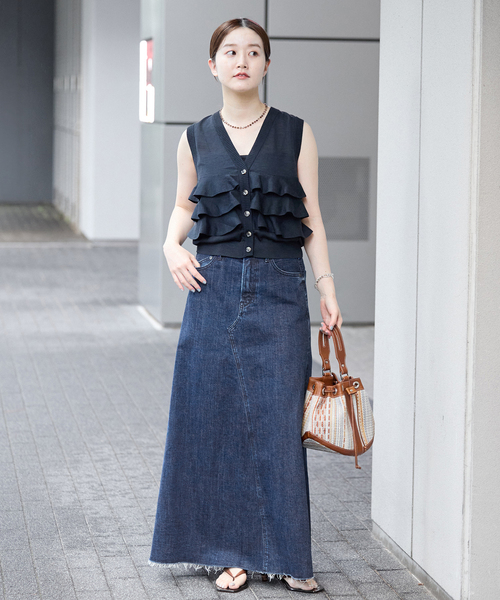 IENA(イエナ)の「YANUK/ヤヌーク 別注 Flare Long Skirt スカート(デニムスカート・レディース・ネイビー・SMALL/MEDIUM/LARGE)」の2枚目の写真