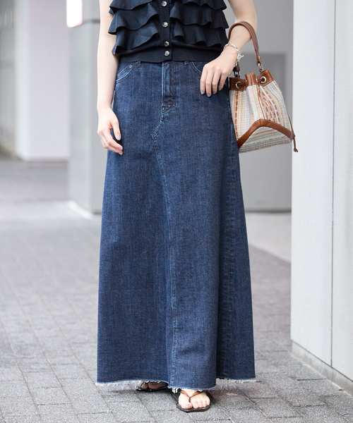IENA(イエナ)の「YANUK/ヤヌーク 別注 Flare Long Skirt スカート(デニムスカート・レディース・ネイビー・SMALL/MEDIUM/LARGE)」の5枚目の写真