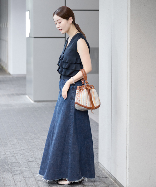 IENA(イエナ)の「YANUK/ヤヌーク 別注 Flare Long Skirt スカート(デニムスカート・レディース・ネイビー・SMALL/MEDIUM/LARGE)」の8枚目の写真