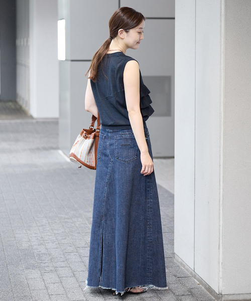 IENA(イエナ)の「YANUK/ヤヌーク 別注 Flare Long Skirt スカート(デニムスカート・レディース・ネイビー・SMALL/MEDIUM/LARGE)」の10枚目の写真