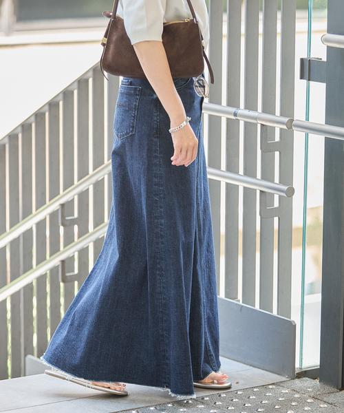 IENA(イエナ)の「YANUK/ヤヌーク 別注 Flare Long Skirt スカート(デニムスカート・レディース・ネイビー・SMALL/MEDIUM/LARGE)」の13枚目の写真
