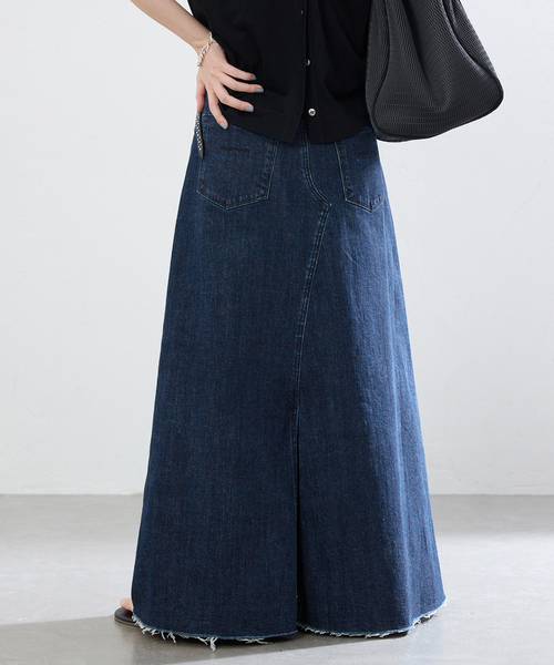 IENA(イエナ)の「YANUK/ヤヌーク 別注 Flare Long Skirt スカート(デニムスカート・レディース・ネイビー・SMALL/MEDIUM/LARGE)」の18枚目の写真
