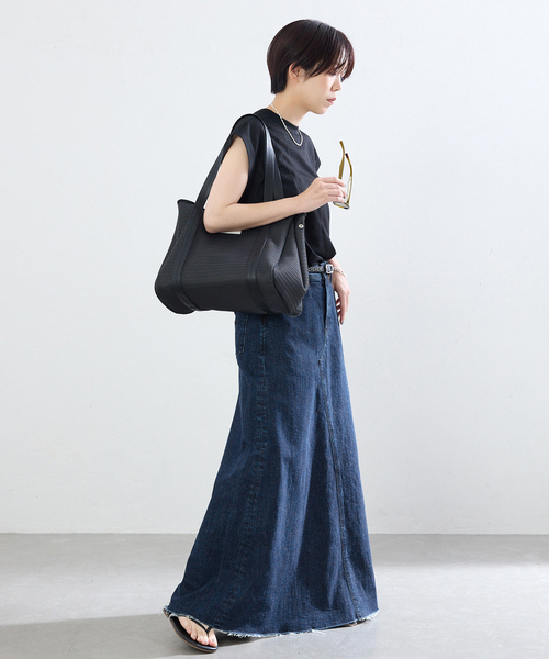 IENA(イエナ)の「YANUK/ヤヌーク 別注 Flare Long Skirt スカート(デニムスカート・レディース・ネイビー・SMALL/MEDIUM/LARGE)」の21枚目の写真
