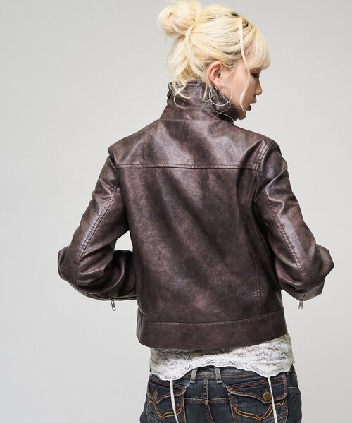 WHO'S WHO gallery(フーズフーギャラリー)の「【26AW LOOK掲載品番】スタンドレザーWジャケット(ブルゾン・レディース・パープル/ブラウン/ブラック・FREE)」の18枚目の写真