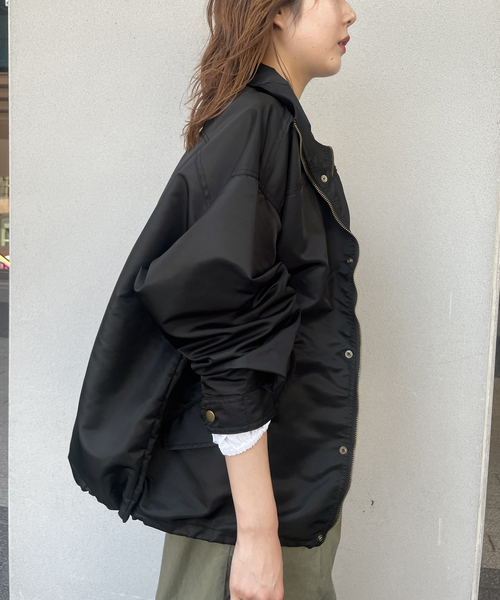 journal standard L'essage(ジャーナルスタンダードレサージュ)の「ILL ONE EIGHTY/イル ワンエイティ 別注 ブルゾン(ナイロンジャケット・レディース・カーキ/ブラック・FREE)」の5枚目の写真
