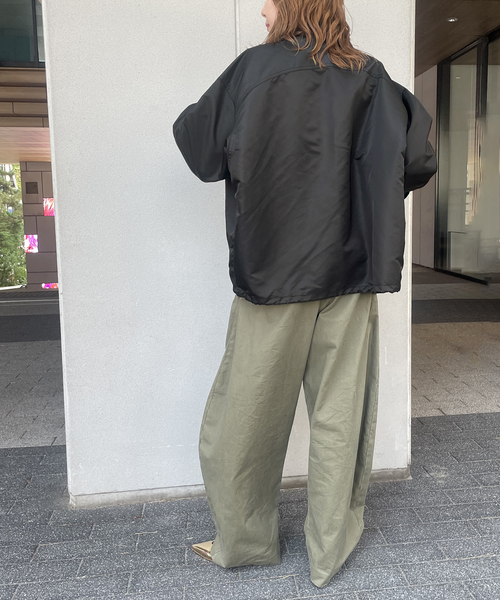 journal standard L'essage(ジャーナルスタンダードレサージュ)の「ILL ONE EIGHTY/イル ワンエイティ 別注 ブルゾン(ナイロンジャケット・レディース・カーキ/ブラック・FREE)」の8枚目の写真