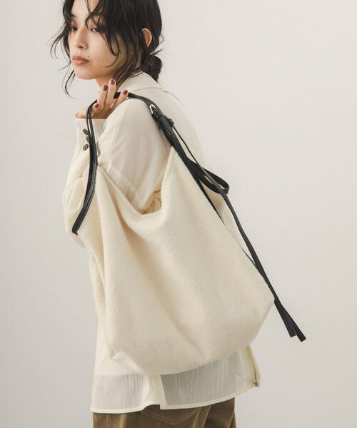 KBF(ケイビーエフ)の「ベルトショルダーイージーBAG(ショルダーバッグ・レディース・ブラック/アイボリー・ONE)」の2枚目の写真