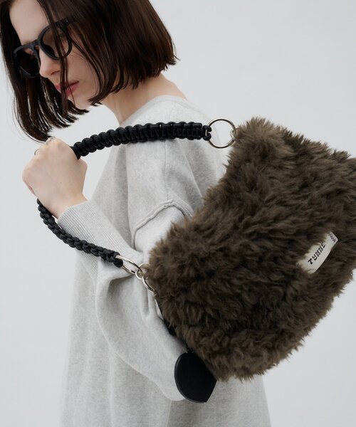 CIAOPANIC TYPY(チャオパニックティピー)の「:ZOZO限定【TYNNE.】チャーム付き合皮ロープデザインファーBAG(ショルダーバッグ・レディース・ブラウン/ブラック・ONE SIZE)」の1枚目の写真