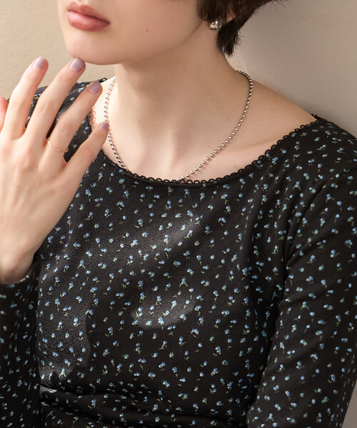 FREAK'S STORE(フリークスストア)の「小花柄 フライスカットソー/花柄カットソー(Tシャツ/カットソー・レディース・オフホワイト/ブラック/ネイビー・フリ-)」の3枚目の写真