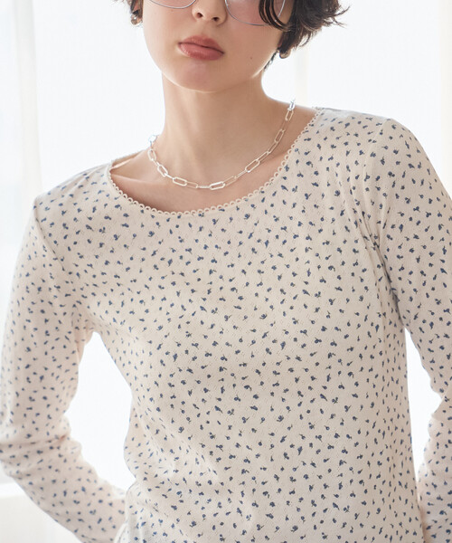 FREAK'S STORE(フリークスストア)の「小花柄 フライスカットソー/花柄カットソー(Tシャツ/カットソー・レディース・オフホワイト/ブラック/ネイビー・フリ-)」の5枚目の写真