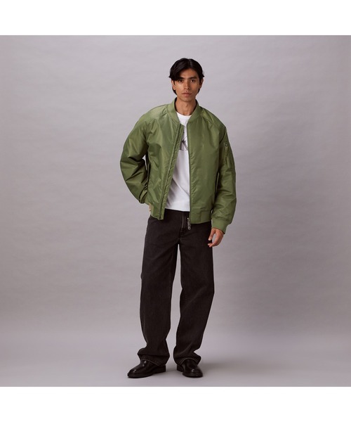 Calvin Klein(カルバン・クライン)の「ジャケット- ロングスリーブナイロンボンバージャケット(その他アウター・メンズ・ネイビー/オリーブ・L/M/S)」の4枚目の写真