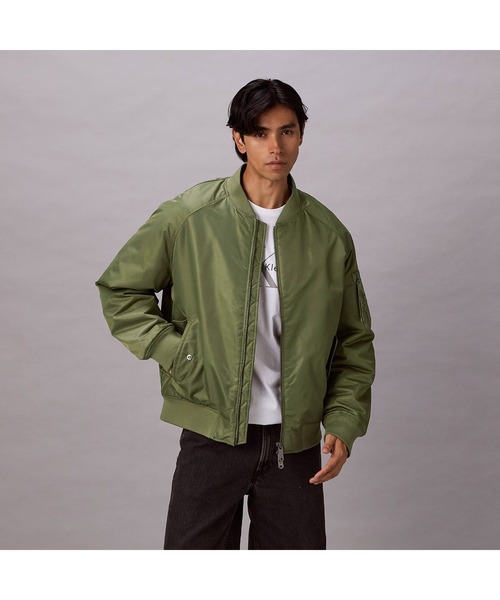 Calvin Klein(カルバン・クライン)の「ジャケット- ロングスリーブナイロンボンバージャケット(その他アウター・メンズ・ネイビー/オリーブ・L/M/S)」の3枚目の写真