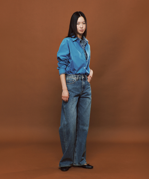 PLAC WOMEN(プレイス・ウィメン)の「カーブドヘムシャツブルー(シャツ/ブラウス・レディース・ブルー・O/S)」の4枚目の写真