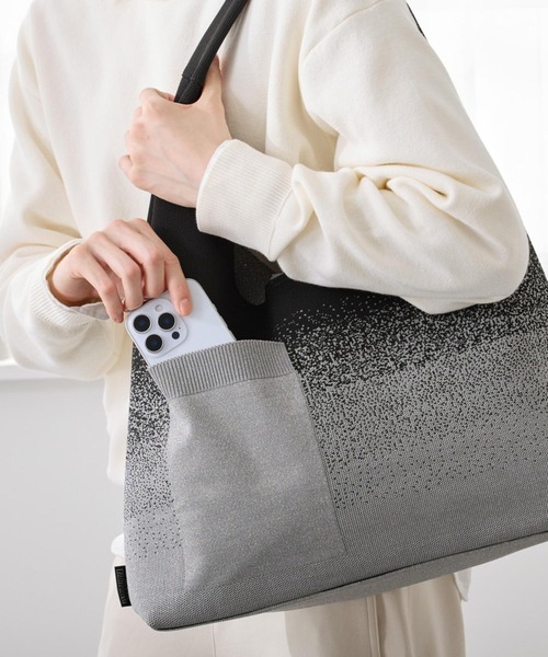 ROOTOTE(ルートート)の「ルートート / トートバッグ A4 ワンショルダー ニット ラメ 肩掛け 三角形 LT.ラウンド.メタルグラデ.ニット-A(トートバッグ・レディース・シルバー系その他/ゴールド系その他・FREE)」の16枚目の写真
