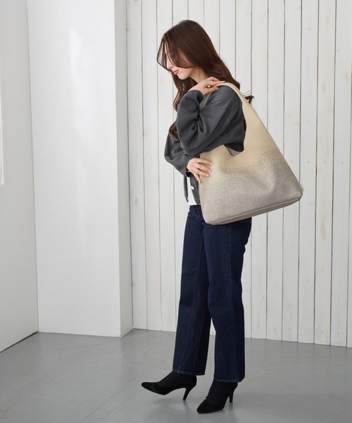 ROOTOTE(ルートート)の「ルートート / トートバッグ A4 ワンショルダー ニット ラメ 肩掛け 三角形 LT.ラウンド.メタルグラデ.ニット-A(トートバッグ・レディース・シルバー系その他/ゴールド系その他・FREE)」の12枚目の写真