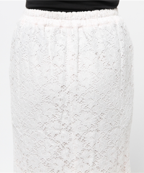 IEDIT（イディット）の「ララ・ステラ　大きめレース柄が旬顔で印象的になれる　ベルラインタイトレーススカート　（スカート・レディース・ホワイト/ライトベージュ・XX-LARGE/MEDIUM/SMALL/LARGE/X-LARGE）」の4枚目の写真