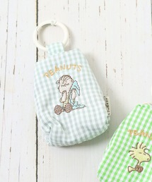 PEANUTS（ピーナッツ）の「スヌーピー 三角ポーチ カラビナ チェック SNOOPY（チャーム）」