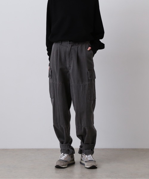 YLEVE(イレーヴ)の「YLEVE / COTTON TWILL PIGMENT OVERDYE TROUSERS(その他パンツ・レディース・グレー/カーキ・0/1/2)」の3枚目の写真